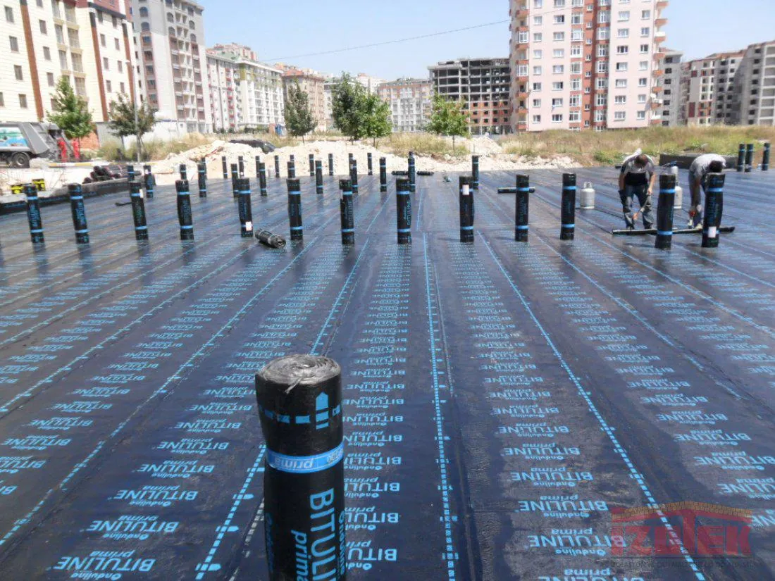 Teras çatıda su yalıtım membranının serildiği uygulama