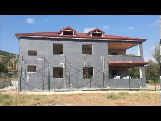 Kiremit kaplama yapılmış yeni çatı montajı